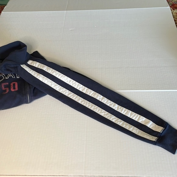 University of Dayton sweat jacket full zipper and front pockets youth 14/16 - Picture 14 of 14